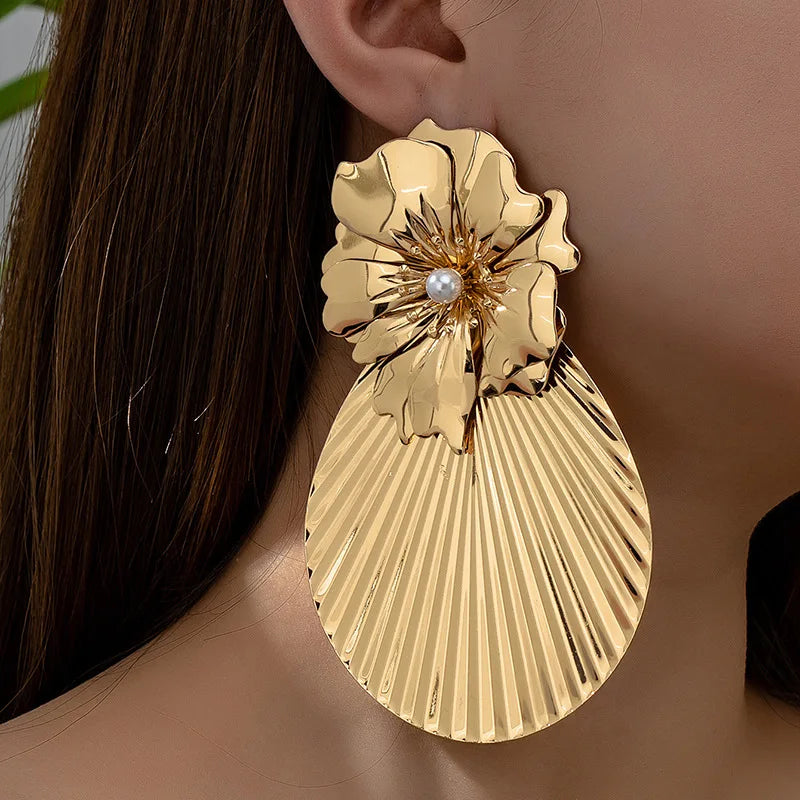 Golden Ginkgo Leaf Stud Earrings for Women Simple Fashion Neck Jewelry Hot Sale Party Gift 2025 New Style