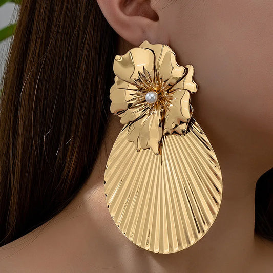 Golden Ginkgo Leaf Stud Earrings for Women Simple Fashion Neck Jewelry Hot Sale Party Gift 2025 New Style
