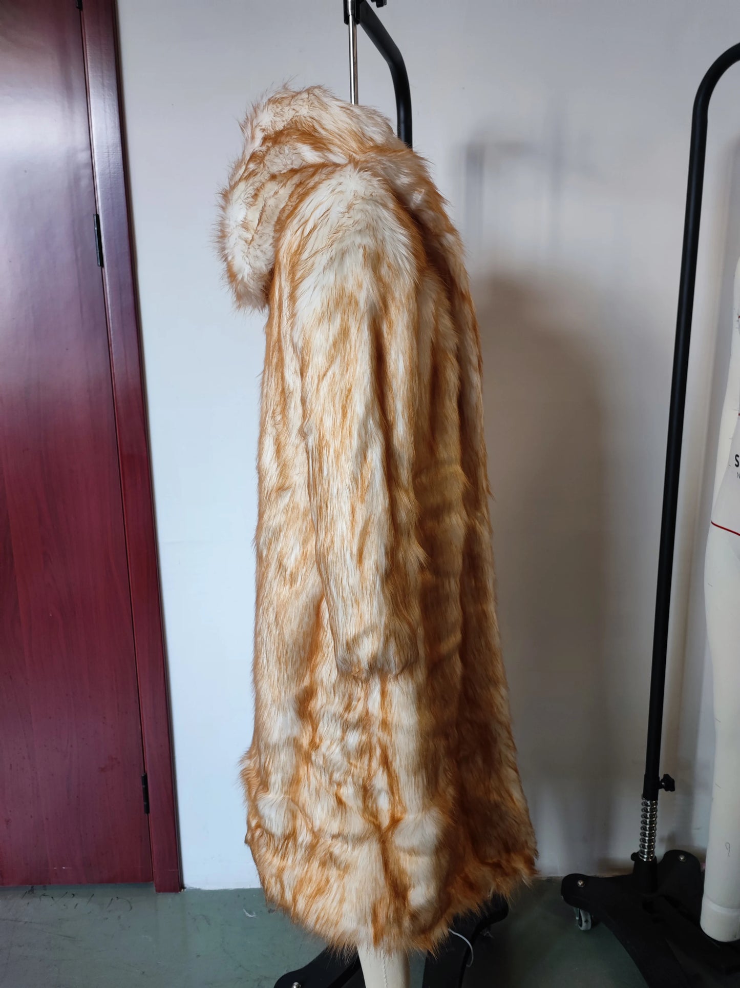 New LED Costume Faux Fur Coat Remote Controlled LED Lighting Festival And Party Costume Women Faux Fox Fur Coat