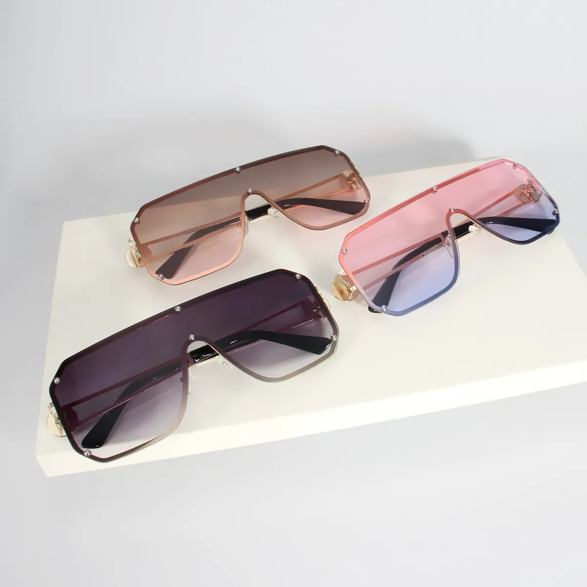 Oversized One Piece Frameless Fashion Sunglasses Women Men Casual Square Sun Glasses Suitable for travel and parties