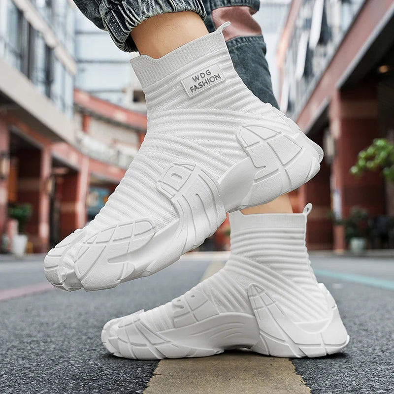 Men's Casual Sports Shoes Oversized Men's Octopus Sole Lightweight and Fashionable Socks Shoes Versatile and Trendy Styles