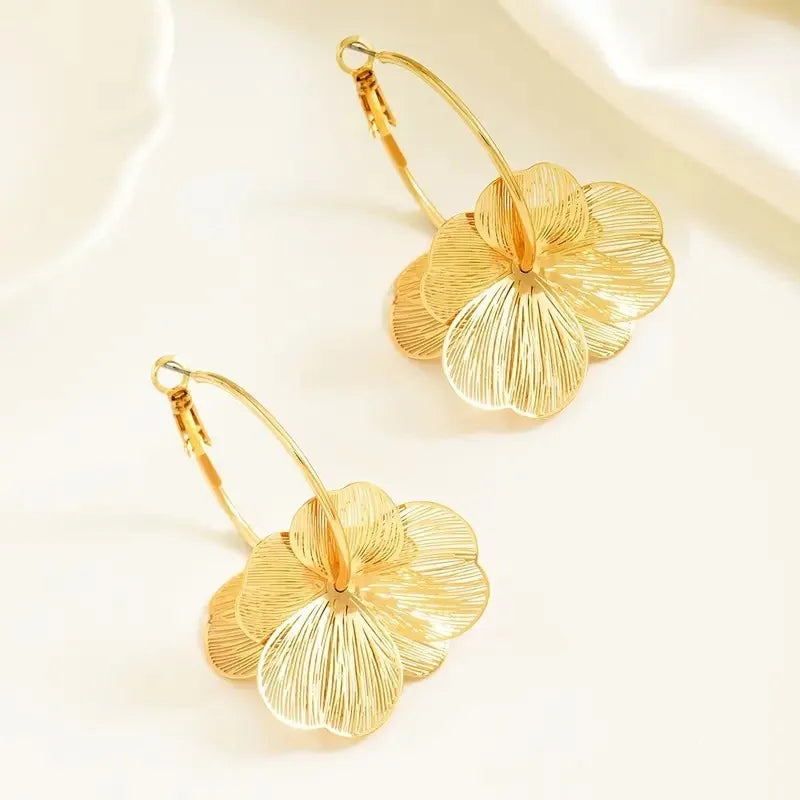 Yupsk Exquisite Butterfly Flower Pendant Earrings Golden Vintage Earring Fashion Wedding Party Jewelry Accessories