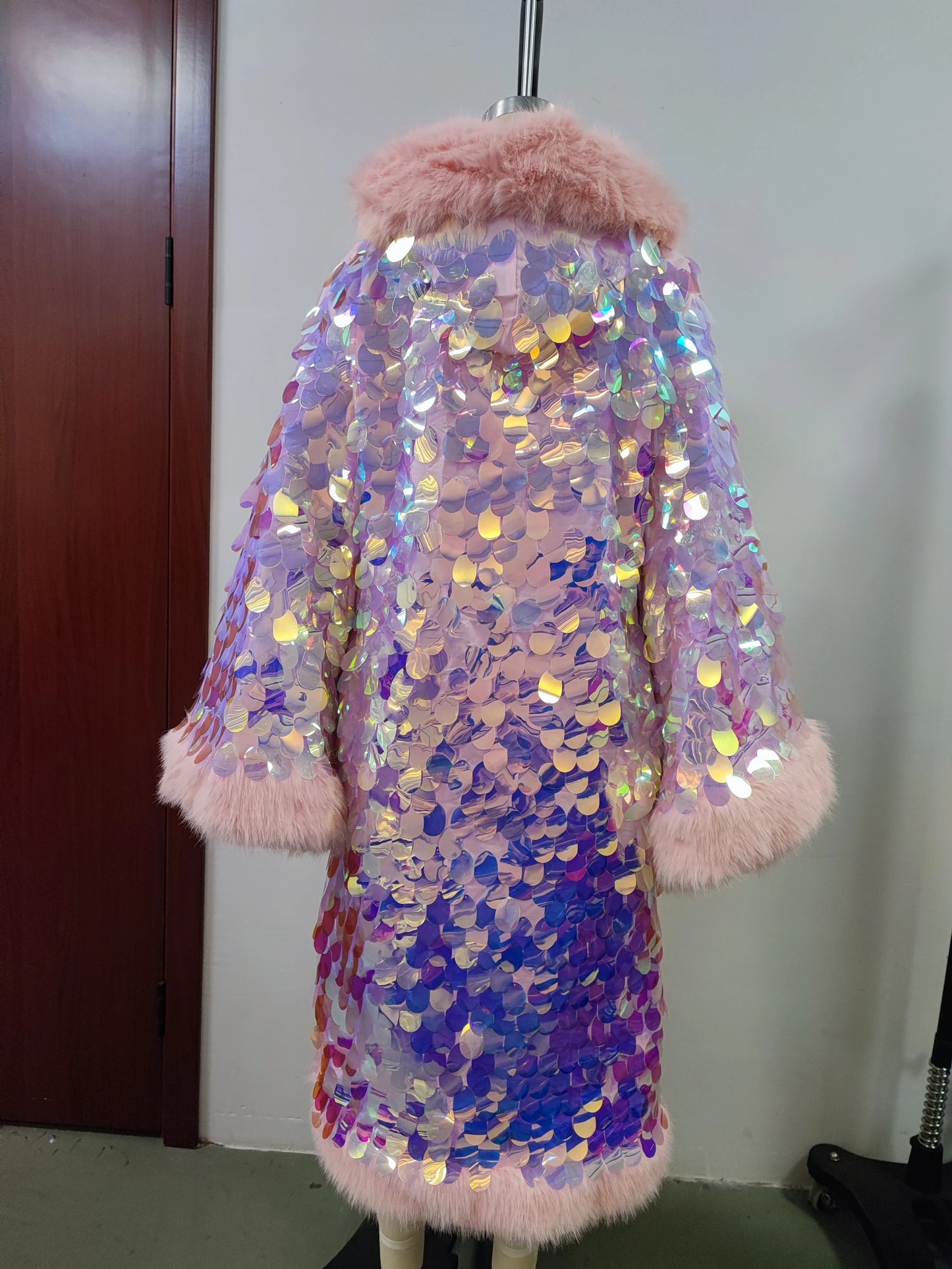Elegant Directional Faux Fur Coat LED Pink Sequin Patchwork Coat Stylish Personality Clothing Suitable For Holiday Women's  Coat