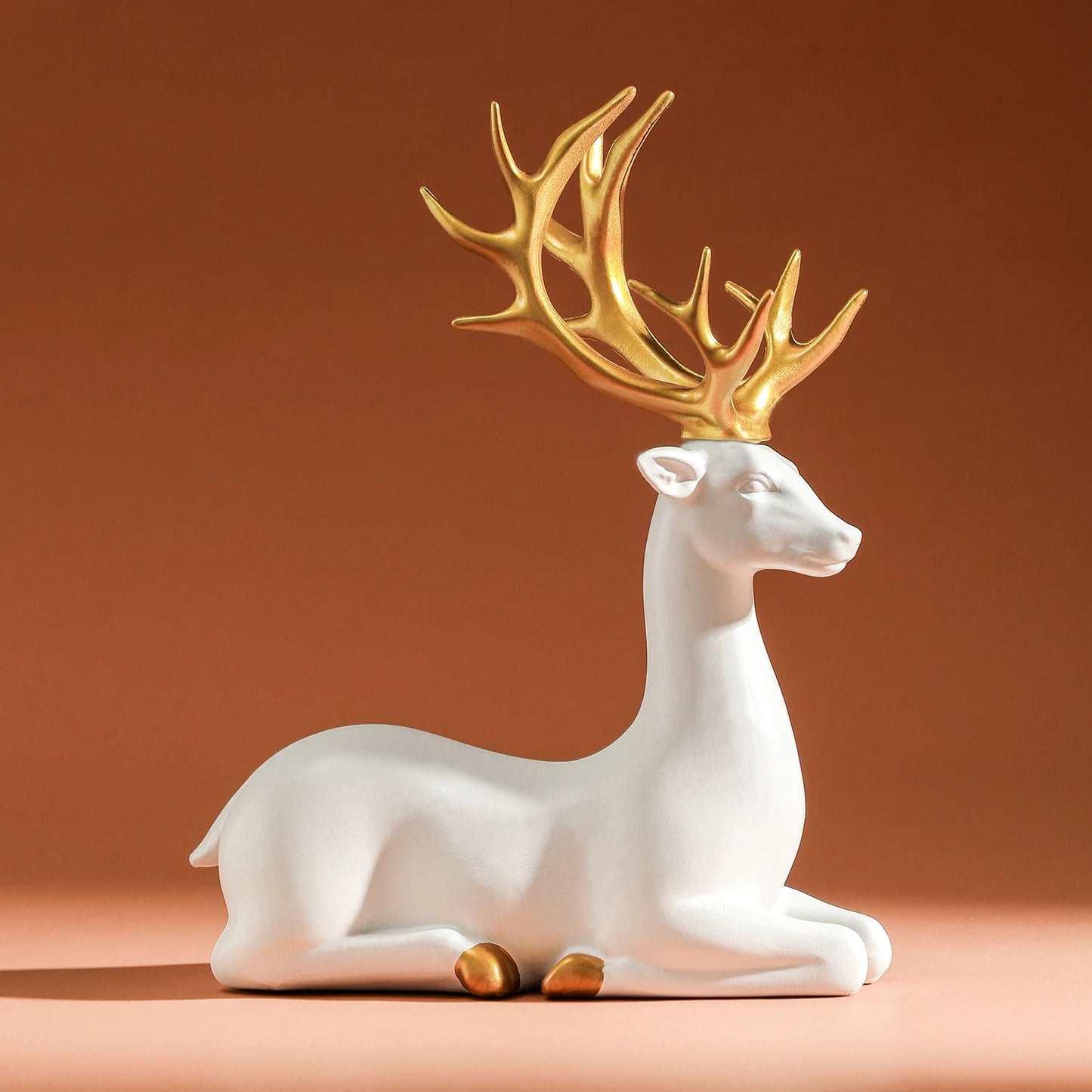 Reindeer Figurines White Deer Statue Elk Sculpture Solid Synthetic Resin Living Room Home Christmas Decoration Tabletop Ornament