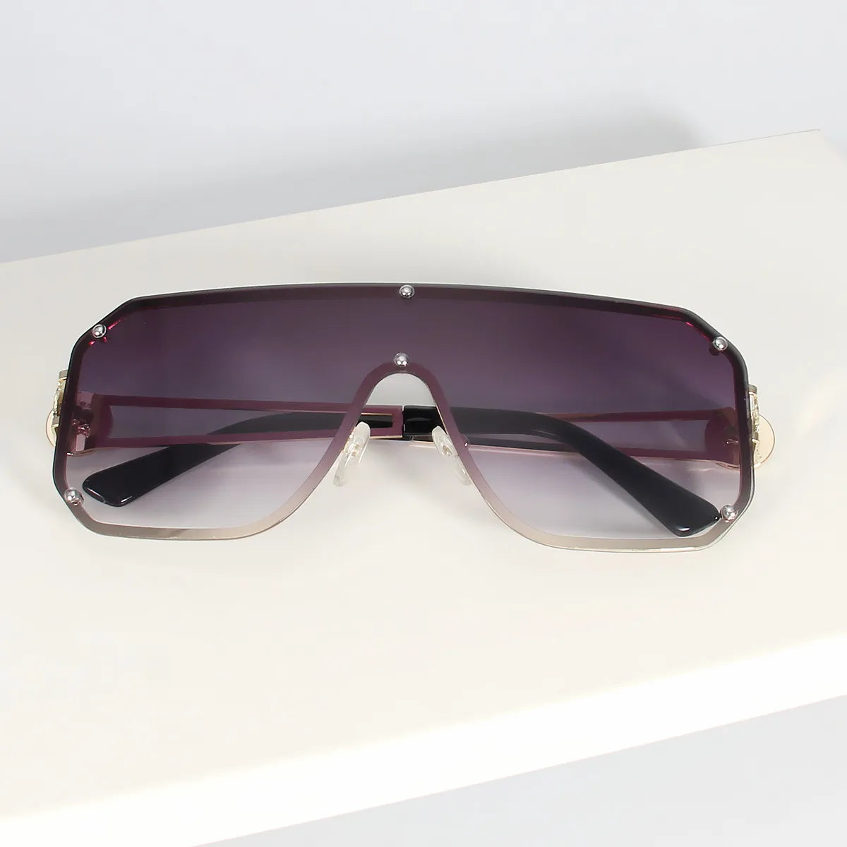 Oversized One Piece Frameless Fashion Sunglasses Women Men Casual Square Sun Glasses Suitable for travel and parties