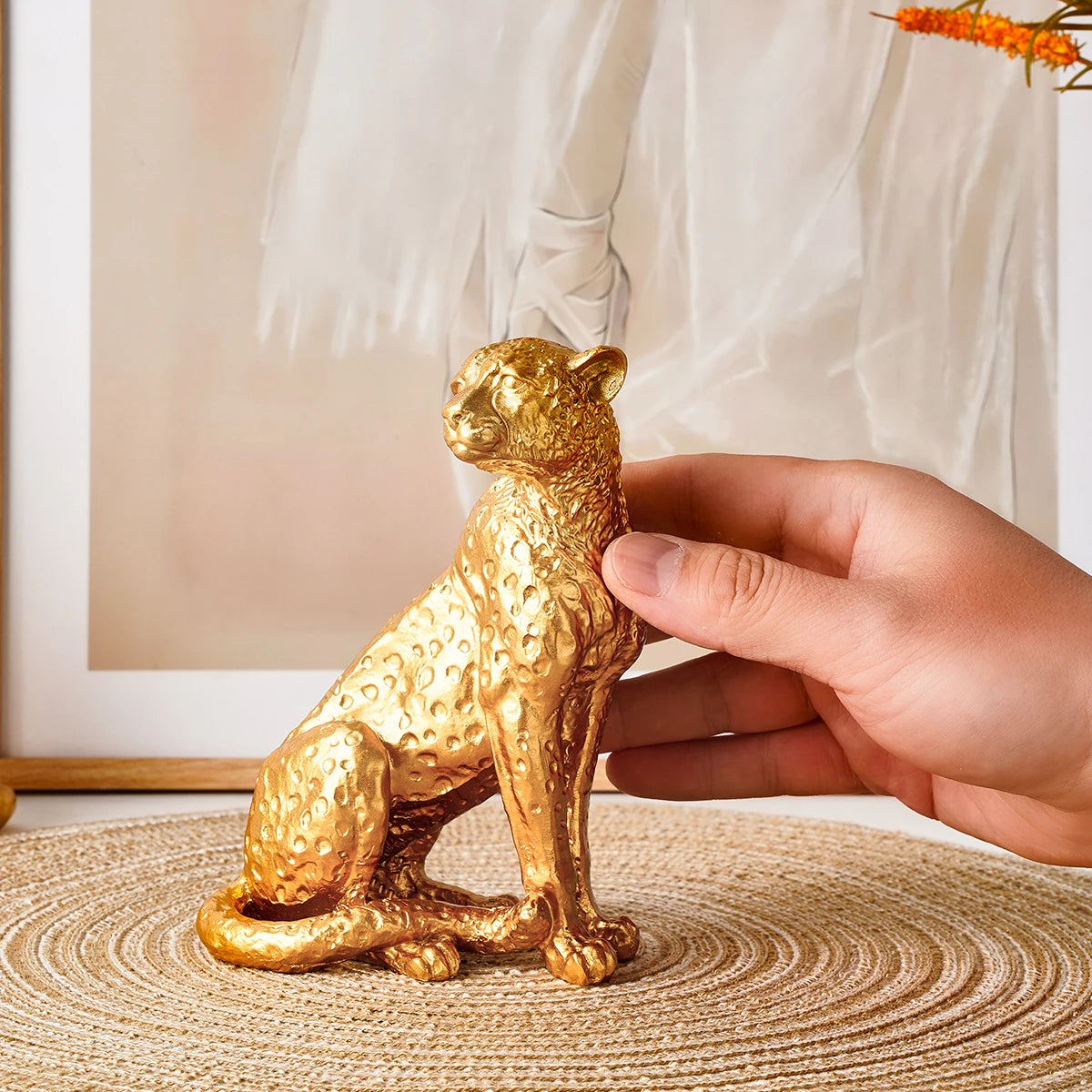 1PC, a golden leopard-shaped squatting desktop decorative item, suitable for study, entrance hall, office and hotel decoration