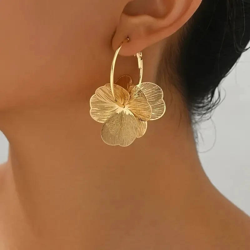 Yupsk Exquisite Butterfly Flower Pendant Earrings Golden Vintage Earring Fashion Wedding Party Jewelry Accessories