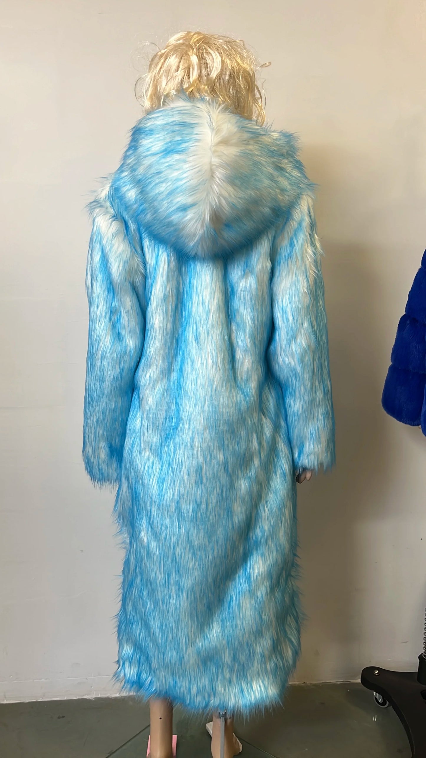 New LED Costume Faux Fur Coat Remote Controlled LED Lighting Festival And Party Costume Women Faux Fox Fur Coat
