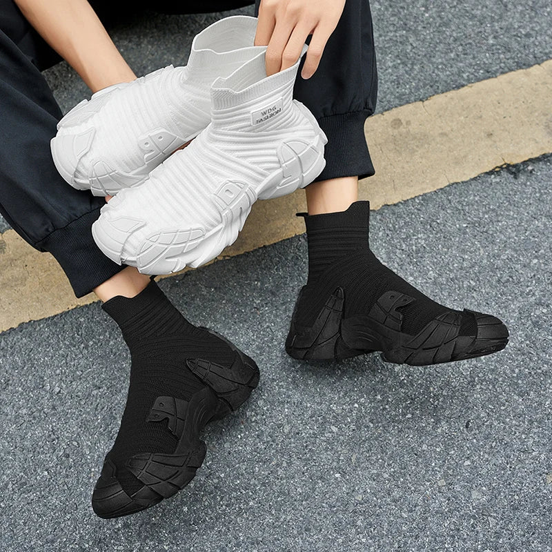 Men's Casual Sports Shoes Oversized Men's Octopus Sole Lightweight and Fashionable Socks Shoes Versatile and Trendy Styles