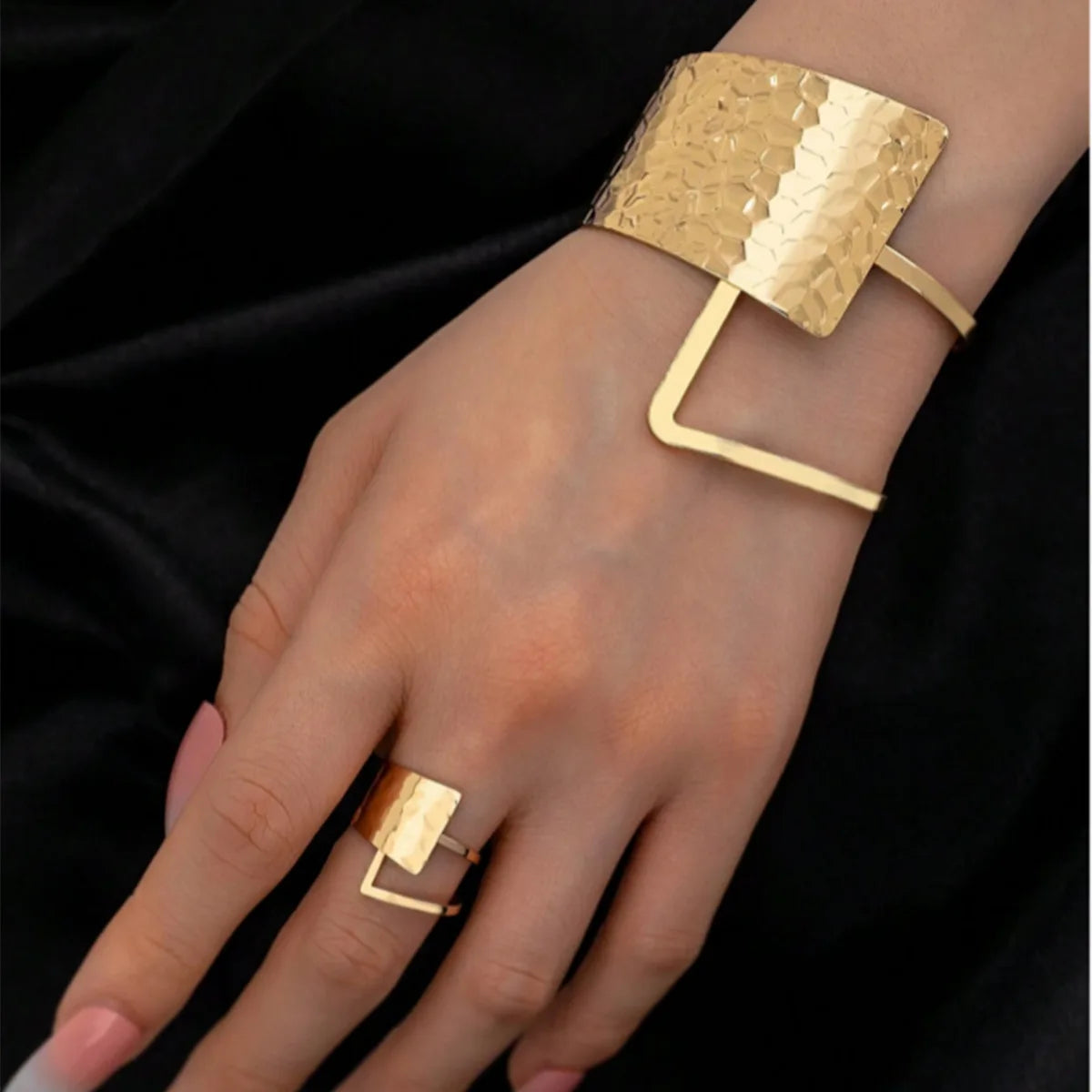 Golden Rings and Bracelets Are Irregularly Spliced in A Retro and Sexy Style with Water Ripple Patterns