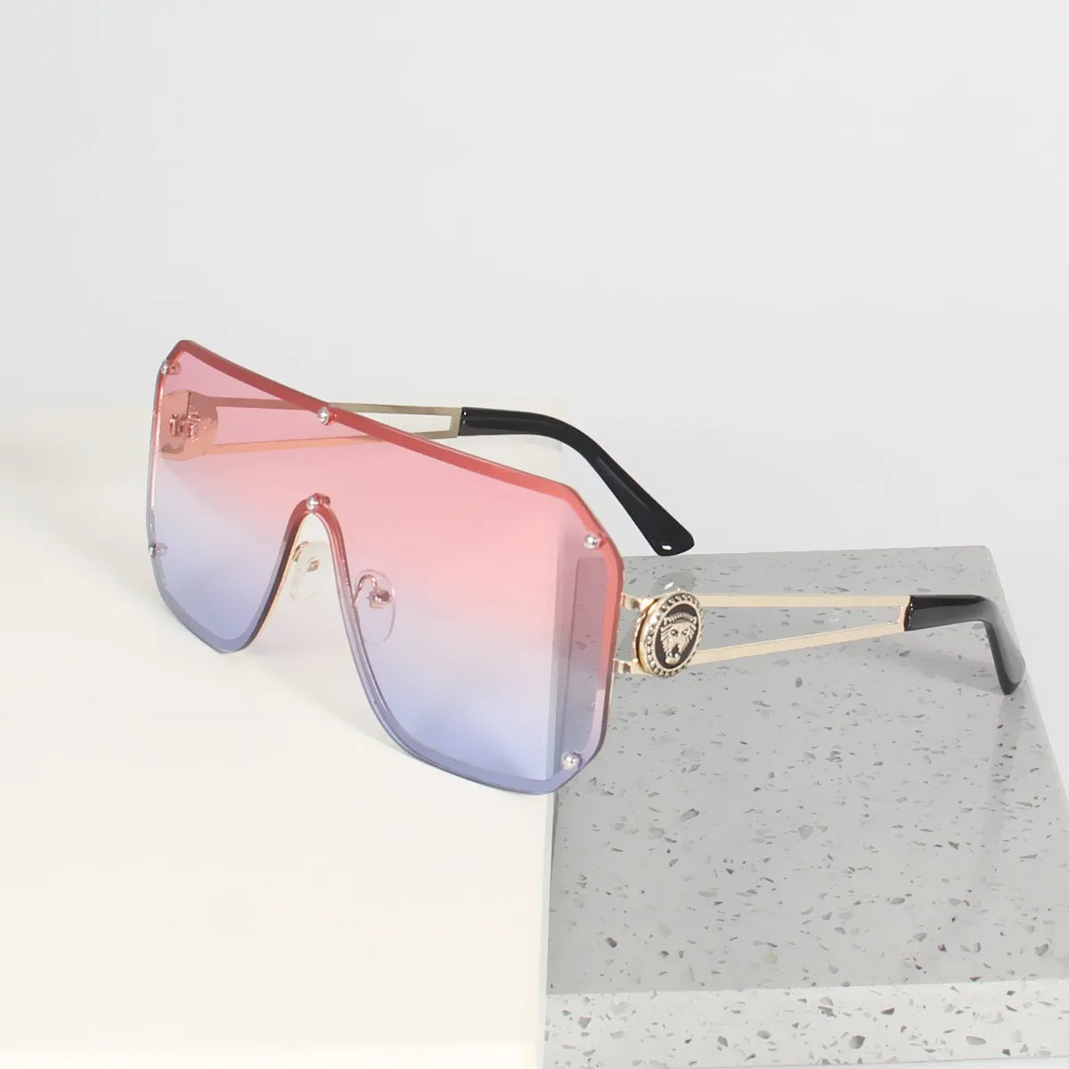 Oversized One Piece Frameless Fashion Sunglasses Women Men Casual Square Sun Glasses Suitable for travel and parties