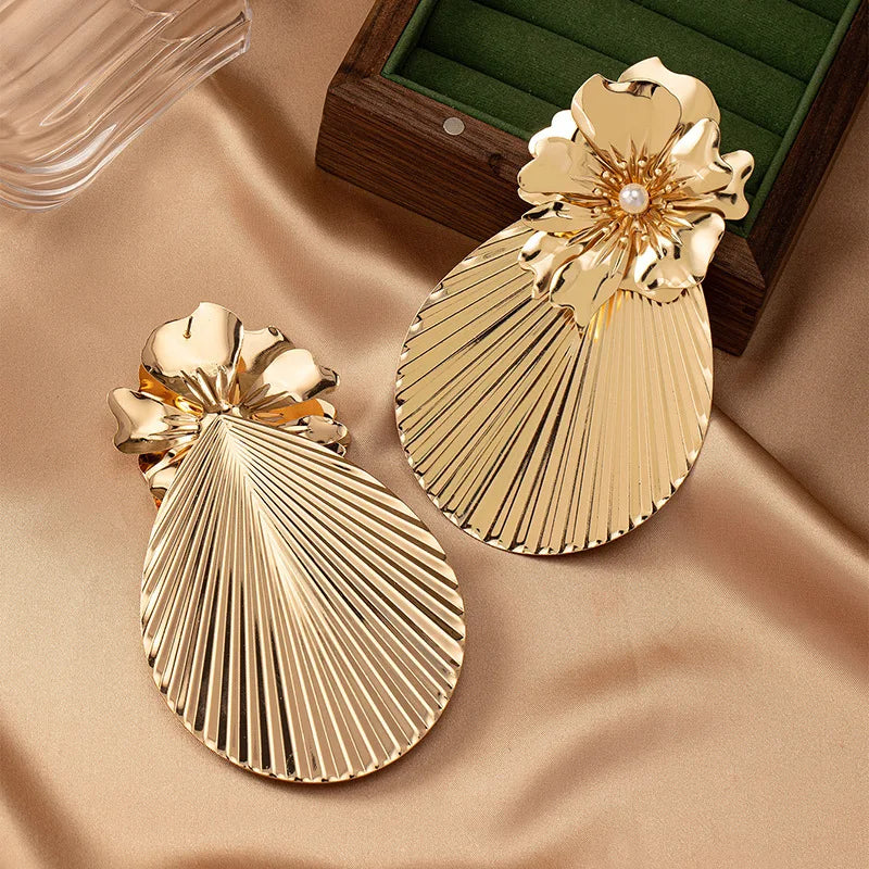 Golden Ginkgo Leaf Stud Earrings for Women Simple Fashion Neck Jewelry Hot Sale Party Gift 2025 New Style