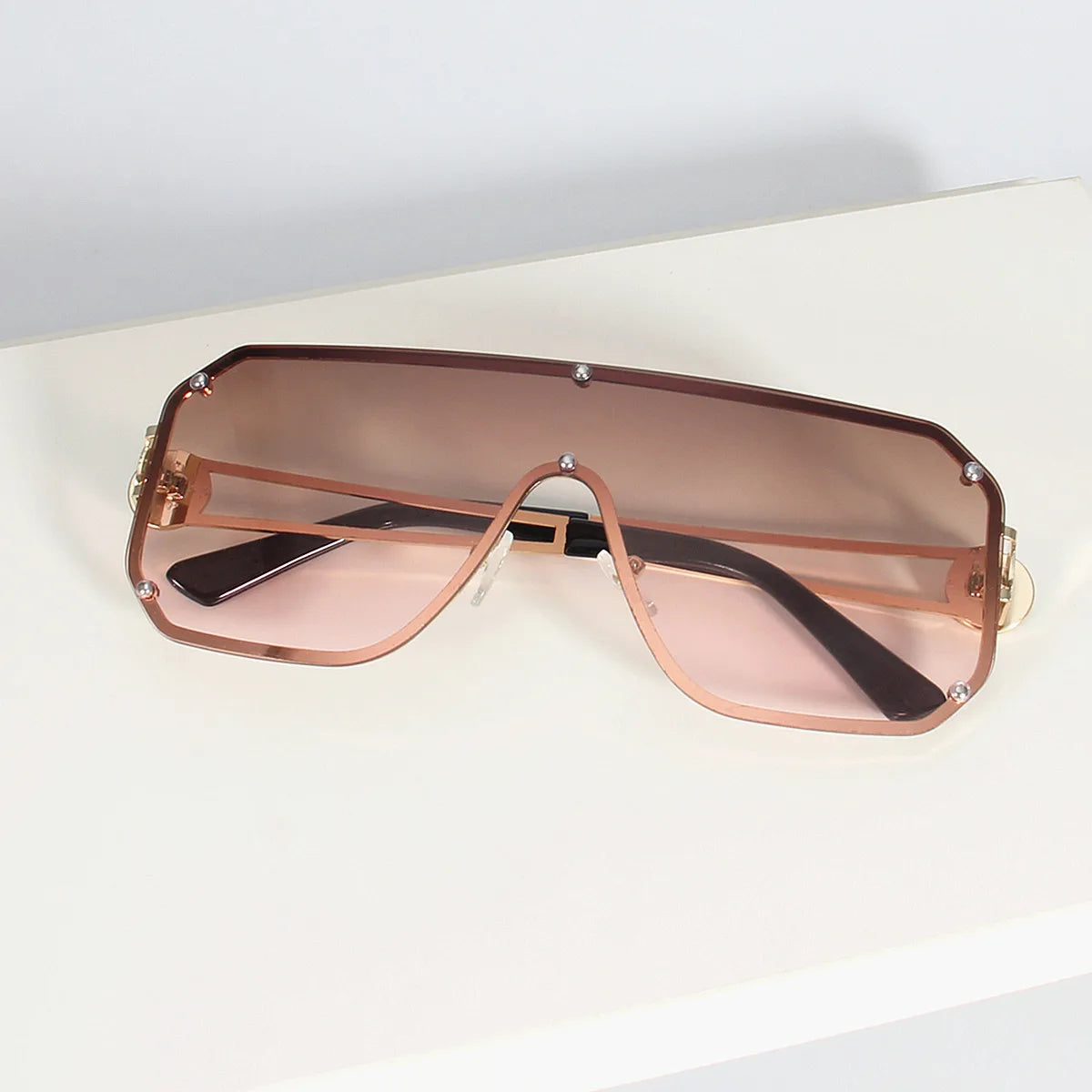 Oversized One Piece Frameless Fashion Sunglasses Women Men Casual Square Sun Glasses Suitable for travel and parties