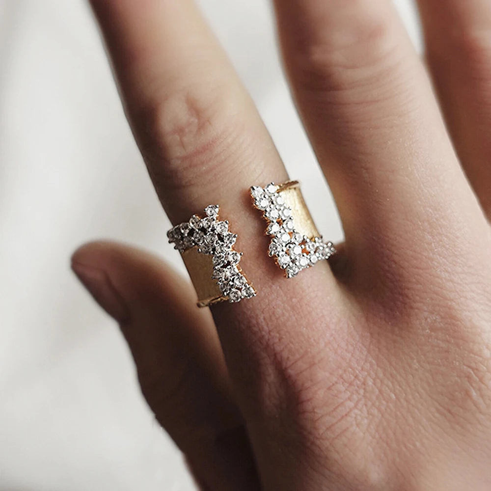 Huitan 2022 New Fashion Women's Finger Ring with CZ Stone Wiredrawing Effect Gold Color Wide Rings Luxury Female Jewelry Party