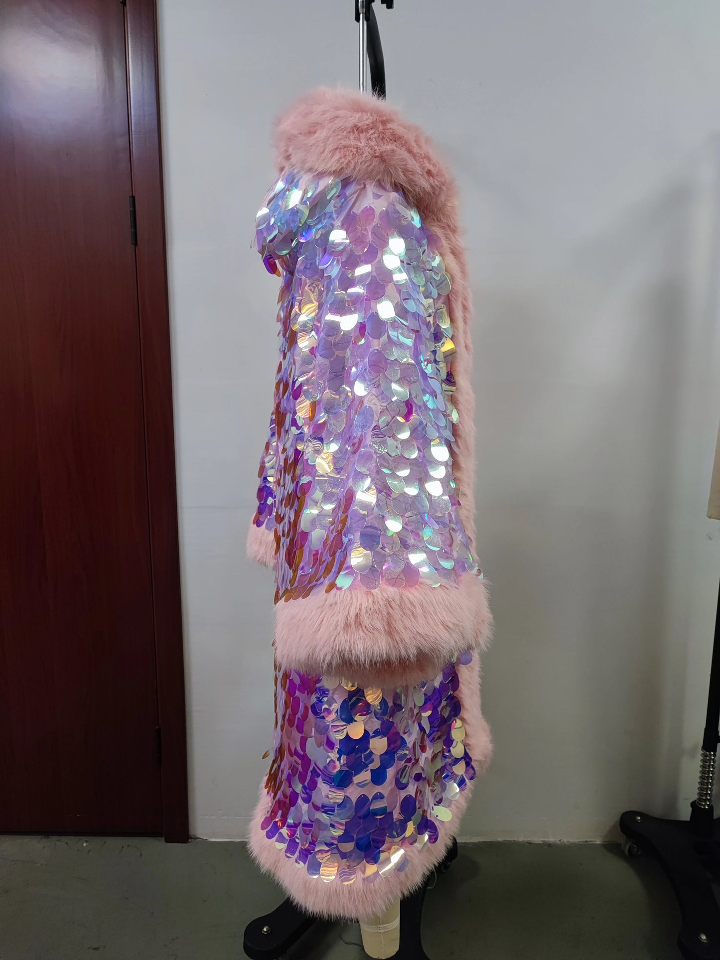 Elegant Directional Faux Fur Coat LED Pink Sequin Patchwork Coat Stylish Personality Clothing Suitable For Holiday Women's  Coat