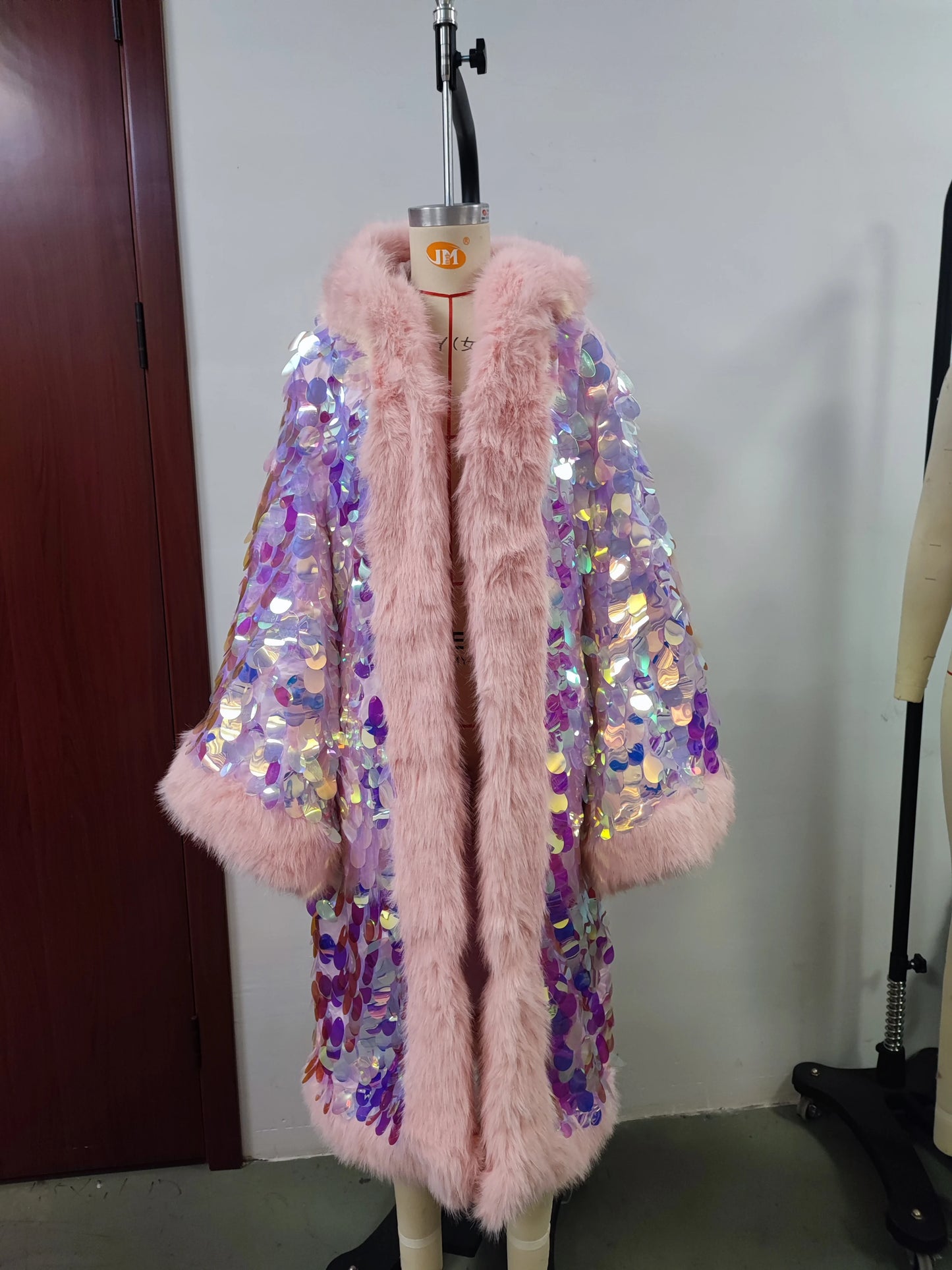 Elegant Directional Faux Fur Coat LED Pink Sequin Patchwork Coat Stylish Personality Clothing Suitable For Holiday Women's  Coat
